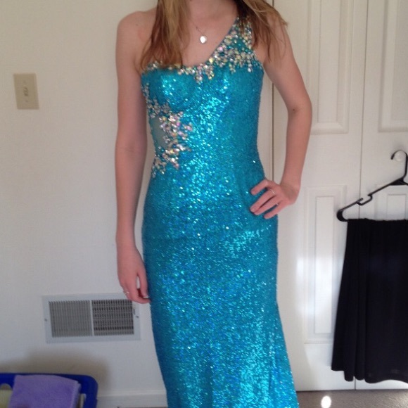 Clarisse turquoise sequin gown - Picture 4 of 8